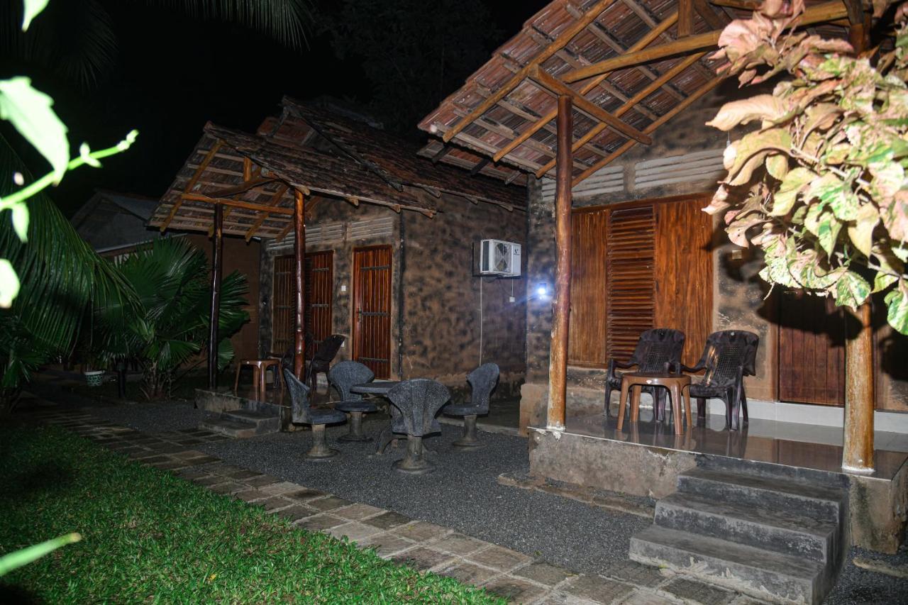Clay House Hotel Udawalawe Buitenkant foto