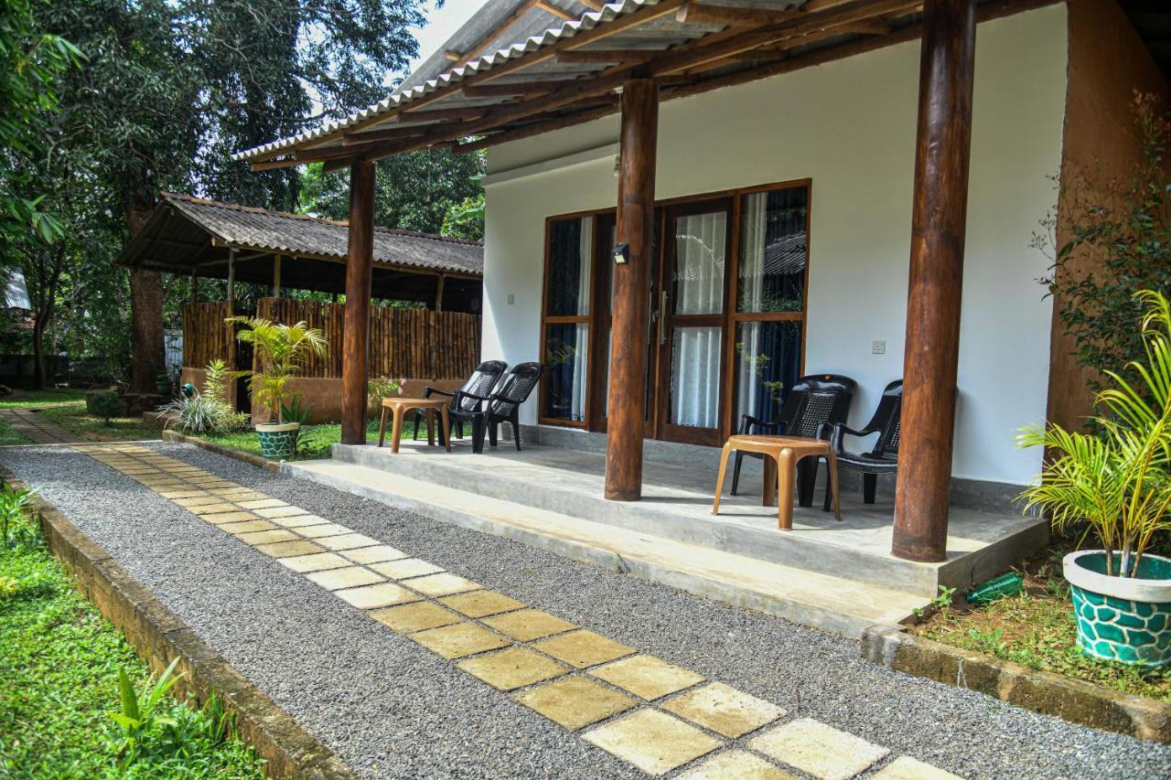 Clay House Hotel Udawalawe Buitenkant foto