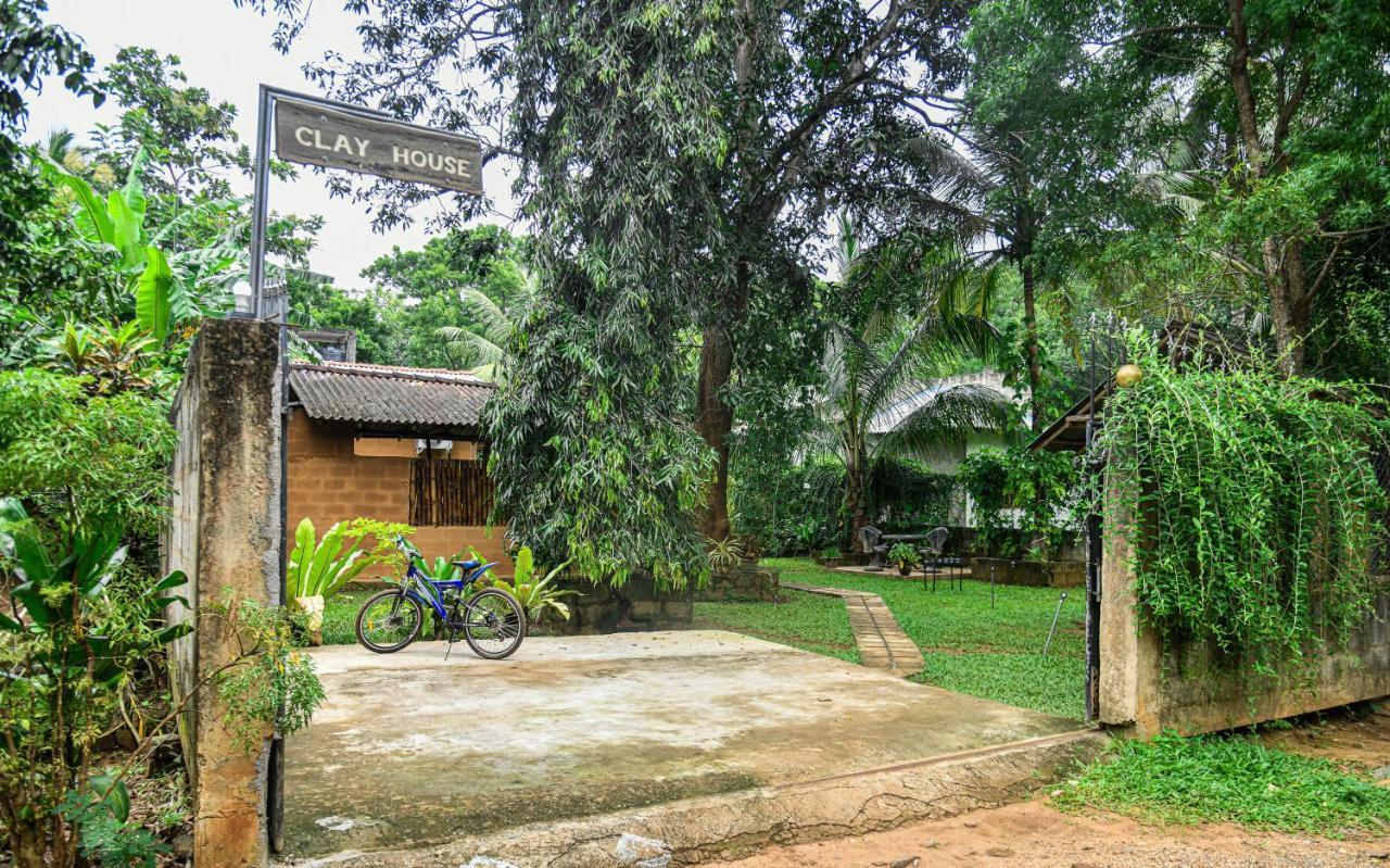 Clay House Hotel Udawalawe Buitenkant foto
